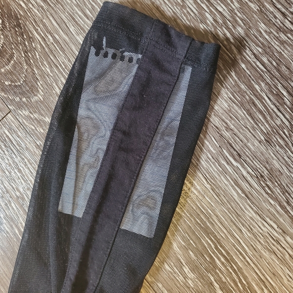 ❤sold❤🦄trendy mock neck mesh top - Picture 6 of 8